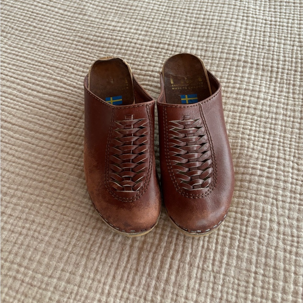 Vintage Braided Leather Clogs - Picture 3 of 9